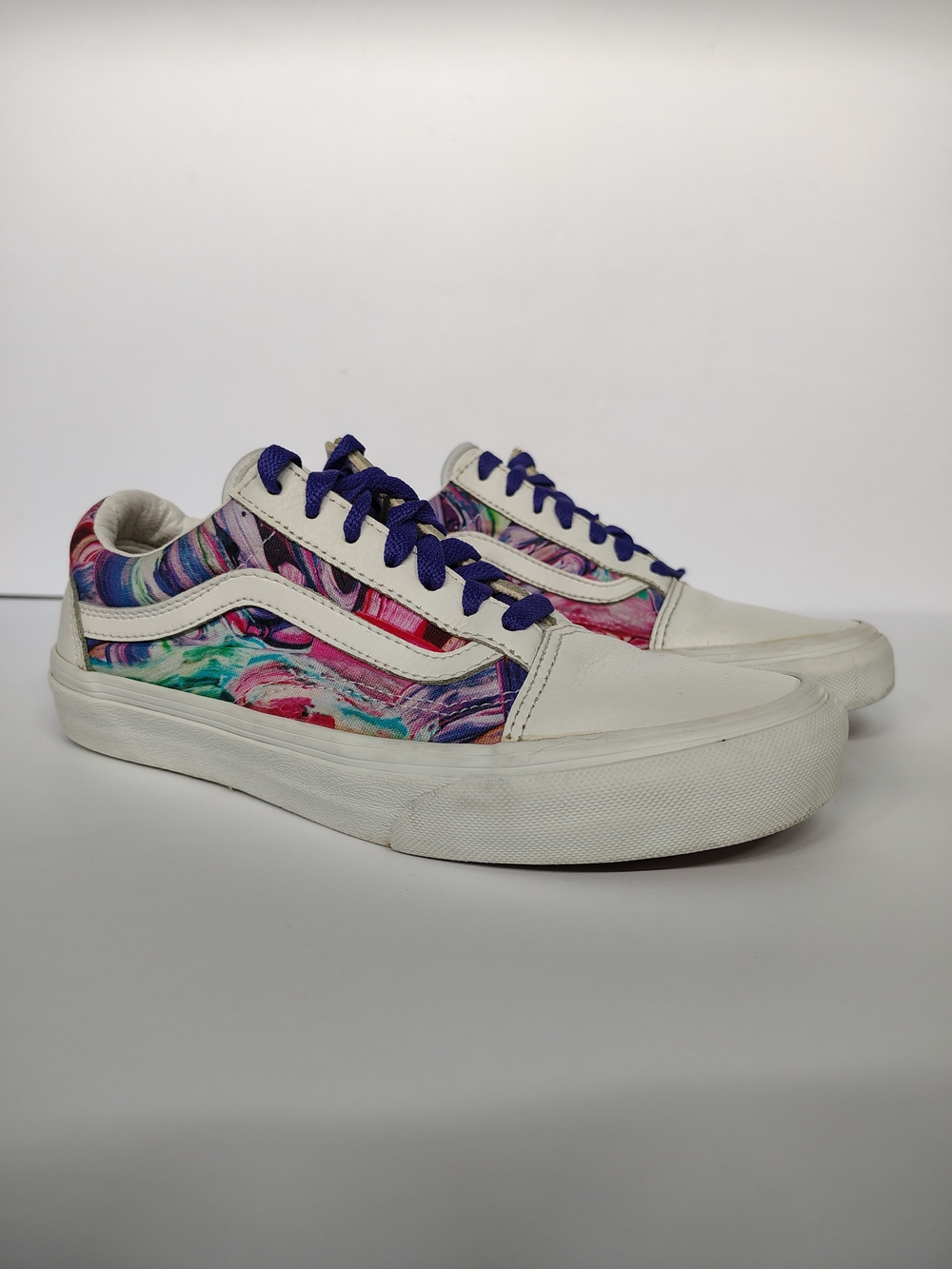 Vans Women's White Low-Top Sneakers with Purple Laces and Multicolor Swirl